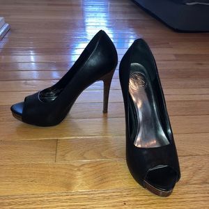 Jessica Simpson black open toed pumps